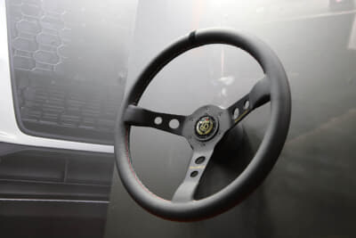 モデル07 アニバーサリー 60はイタリアンカラーの鮮やかなステッチがアクセントになる