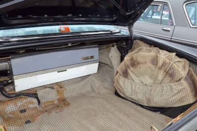 トヨタ トヨペット 2代目 クラウン デラックス:トランクルームにクーラーユニットを装備する