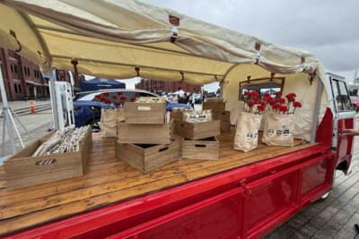 ル・ボラン カーズミート2025横浜：カーネションで彩られた空間