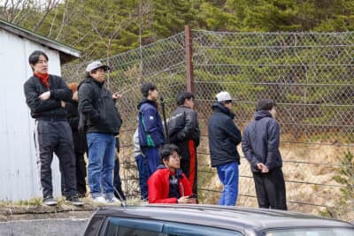 開幕戦は耐久レースが併催のためギャラリーもいつも以上。松山や阿部を筆頭にターボGPとかけ持ちで参加するドライバーも多くいた