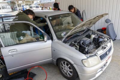 前日の練習でクラッシュしたした2#パワクラSリミ☆ノービス走GT。ハコ替えで決勝には間に合った