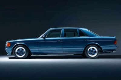 メルセデス・ベンツ「500SEL 5.0 AMG ブルーベリー」（C）Courtesy of RM Sotheby's