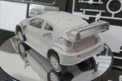 プラット：2023年のWRCマシン、GRヤリスの1/24スケールがワールドプレミアされた