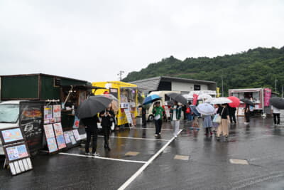 幸田サーキット上部駐車場エリアではマルシェのコーナーとなり、「Go! 近所マルシェ」が開催された