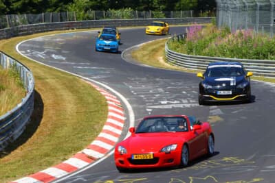 ニュルブルクリンクのオールドコースは、料金を支払うと誰でも走行が可能だ