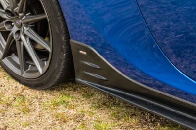スバル BRZ：STIのフロントスポイラーやサイドスポイラーが装着されていた