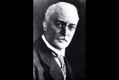 ディーゼル・エンジンの起源は1892年にドイツ人の発明家ルドルフ・ディーゼル（1858-1913年)が発表した「効率のよい熱エンジン」と題する論文