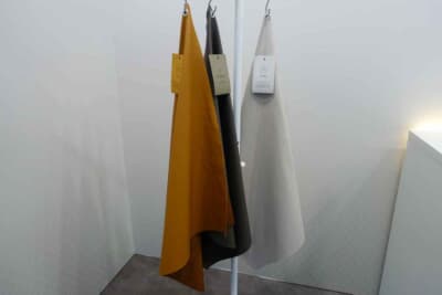 和牛の革を使ったシート用の素材を作っているミドリオートレザー