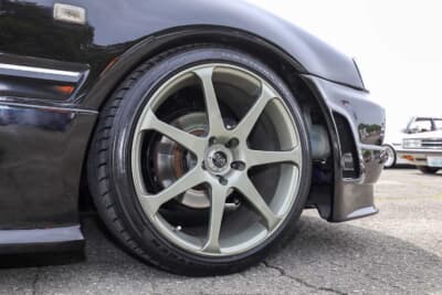 日産 ステージア 25RS FOUR：ホイールはヨコハマ製AVS MODEL7の19インチをセレクト