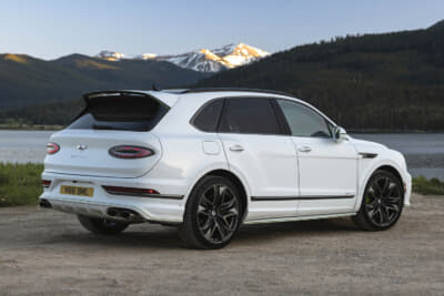 ベントレー ベンテイガ スピード：スポーツエキゾーストを標準装備し、さらにチタン製アクラポビッチ製エキゾーストも選択可能