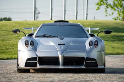 パガーニ イモラ：アクティブエアロダイナミクスシステムを搭載し、4つの可動フラップがいかなる状況下においても安定性を確保する