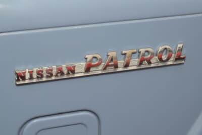 日産 2代目 パトロール:「NISSAN PATROL」のエンブレム
