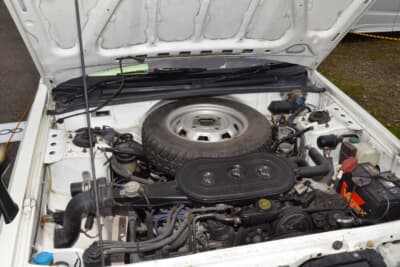 スバル 3代目 レオーネ エステートバン4WD:レオーネのお約束、エンジンとスペアタイヤをエンジンルーム内に配置