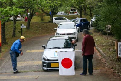 ダイハツ コペンGRスポーツでパープルラリーがまツアー2025に参加した山崎幸一／小林日出一組