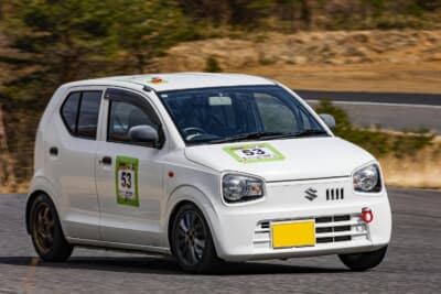 3クラス14位の53＃JFアルト。今回がデビュー戦だったが見事に完走を果たした。データ取りも済んで次戦からの走りが楽しみだ