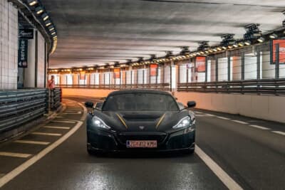 リマック ネヴェーラR:0-60mph加速はわずか1.74秒、0-300km/hは8.66秒、最高速度は412km/hに達する