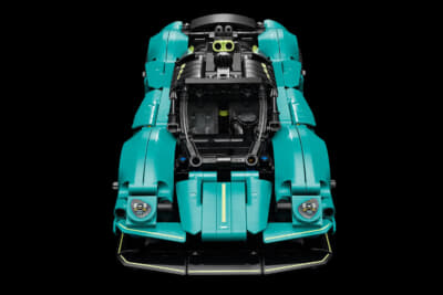 LEGO テクニック アストンマーティン・ヴァルキリー：ピストンが動くV型12気筒エンジン、デフ、開閉するガルウィングドアなど楽しいギミックが満載