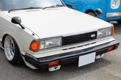日産 6代目 910型 ブルーバード：ロンシャン XR-4ホイールによって街道レーサー風に見せている