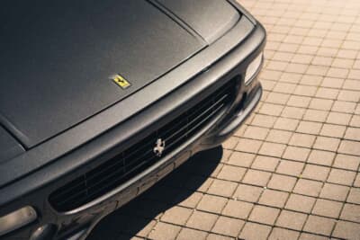 16万6750ユーロ（邦貨換算約2740万円）で落札されたフェラーリ「F355」（C）Courtesy of RM Sotheby's