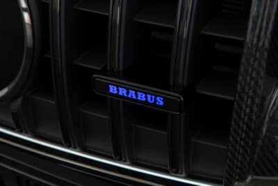 メルセデスAMG E53 HYBRID 4MATIC+：フロントグリルにもエンブレムが備わる