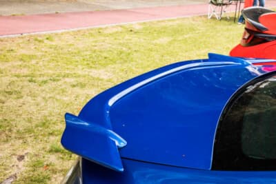 スバル BRZ：純正エアロパッケージのリアスポイラーを装着している