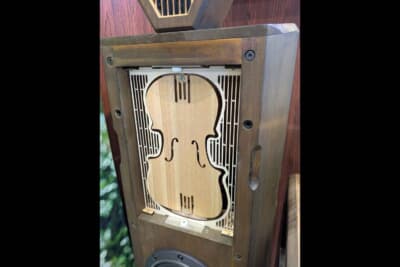 バイオリン型のウッド振動板