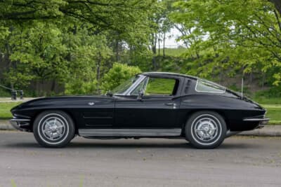 13万7500ドル（邦貨換算約1990万円）で落札されたシボレー「コルベット C2スプリットウインドウ」（C）Courtesy of RM Sotheby's