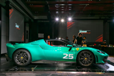 フェラーリ 296スペチアーレ：サイドビュー