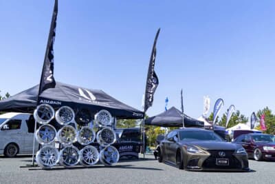 セダンに限らず、スポーツカーやSUVなどさまざまなジャンルのエアロパーツやホイールなどをラインアップするエイムゲイン