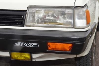 スバル 3代目 レオーネ エステートバン4WD:バンパーには「4WD」のロゴとオレンジ色のウインカーが配置される