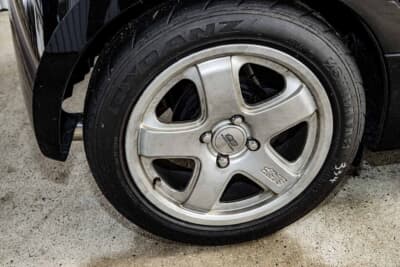 ホンダ N-ONE:お気に入りのアイテムが無限のM5。6J×15+45のサイズに195/50-15のタイヤを組み合わせている。外径が大きすぎるため再考の余地アリ