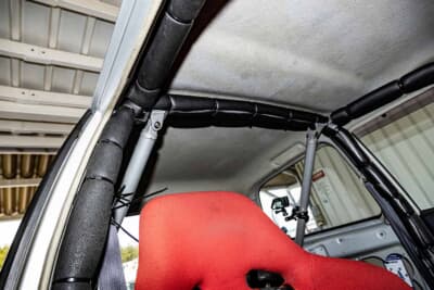 スズキ HA23型 アルト：前の部車がクラッシュして乗り換えることになったが、安くはないパーツのロールケージが歪んでいなかったのは不幸中の幸いだろう