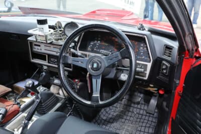 日産DR30型 スカイライン：ナルディ クラシックのステアリングを装着