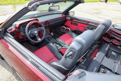 トヨタ セリカ コンバーチブルGT-S：基本的に純正ベースで張り替えてリメイクを施している