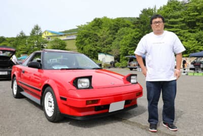 トヨタ 初代 AW11型 MR2とオーナーの渡部拳也さん