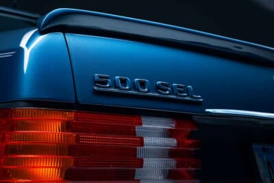 メルセデス・ベンツ「500SEL 5.0 AMG ブルーベリー」（C）Courtesy of RM Sotheby's