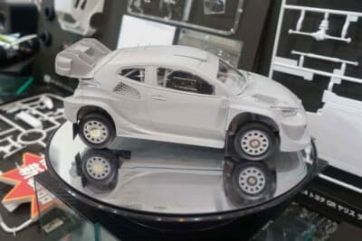 プラット：2023年のWRCマシン、GRヤリスの1/24スケールがワールドプレミアされた
