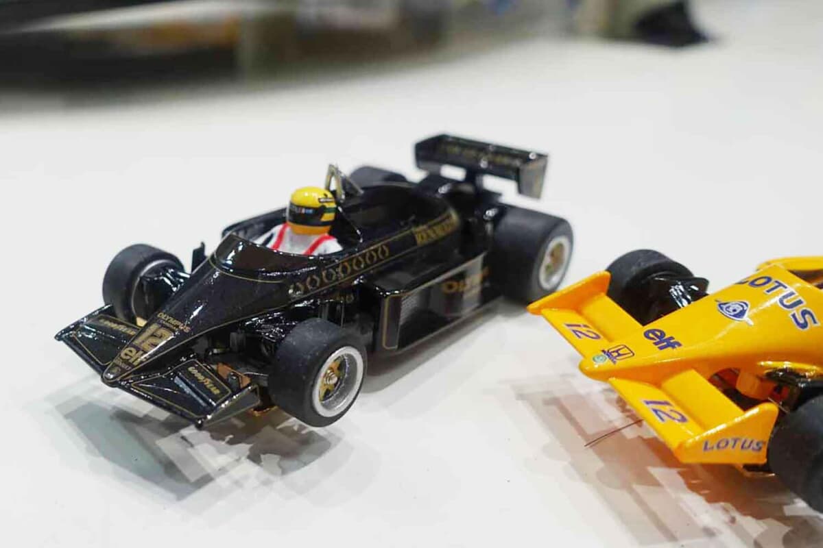 アイルトン・セナ公認F1マシンがスロットカーで登場！18種の