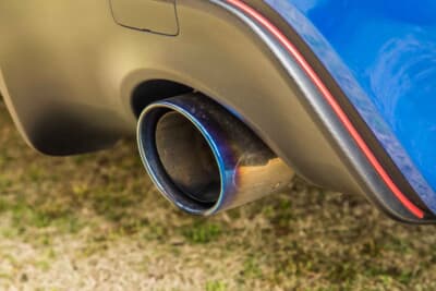 スバル BRZ：エンジンには基本的に手入れていないが、マフラーは柿本をチョイスしている