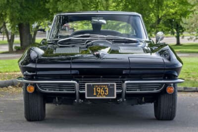 13万7500ドル（邦貨換算約1990万円）で落札されたシボレー「コルベット C2スプリットウインドウ」（C）Courtesy of RM Sotheby's