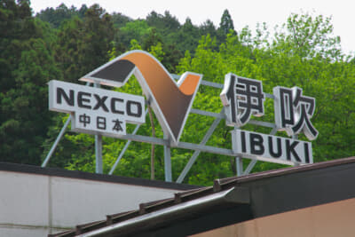 伊吹PA。冬は雪が積もる名神高速の難所だ