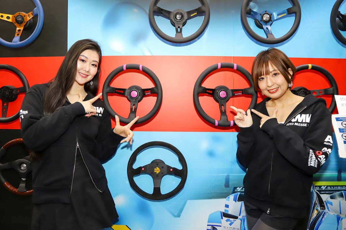 momo ステアリング スポコン 激レア 超極上 旧車 スポコン JDM モモ モモ」からイタリアと日本それぞれのアニバサリーを記念した限定