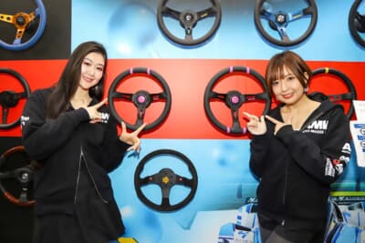 日本だけの限定となるドリフト ピンクリボン。外径は350mmと320mmの2種類