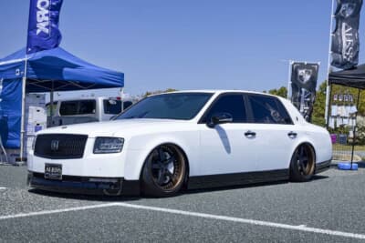 全国最大級のドレスアップカー専門販売店を展開するアレスは、トヨタ センチュリーのVIP仕様を展示