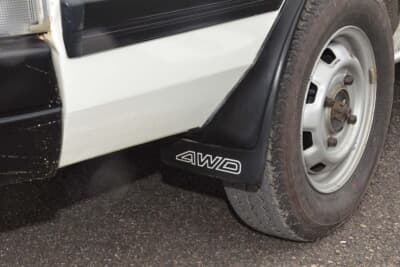 スバル 3代目 レオーネ エステートバン4WD:マッドフラップにも4WDと記されている