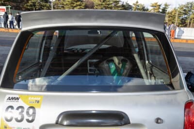 ダイハツ L700型 ミラ:リアから見えるロールケージの斜行バーがお気に入り。安全性とカッコよさの一石二鳥だ