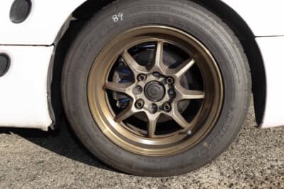 スズキ EA11R型 カプチーノ：ライバルのほとんどがポテンザRE-71RSを履くなか、松山はディレッツァZ3をチョイス