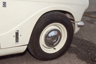 トライアンフ ヴィテス コンバーチブル：シンプルで機能的な美しさが際立つホイール