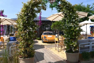 イベントエリアにあるシャンパン屋さん。とてもサーキットにいるとは思えないセレブリティな雰囲気に溢れてます