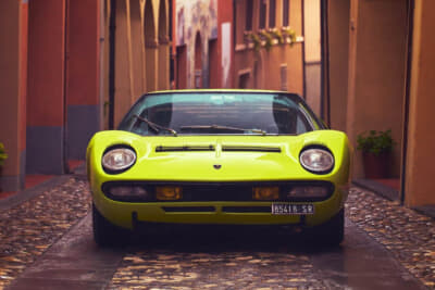 ヴェルデ・スカンダルのボディカラーは1967年のミウラP400で誕生し、現在のモデルにも使われている